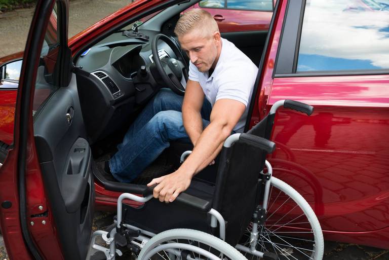 Autofahren mit Handicap: Diese Möglichkeiten gibt es für Menschen mit Behinderung